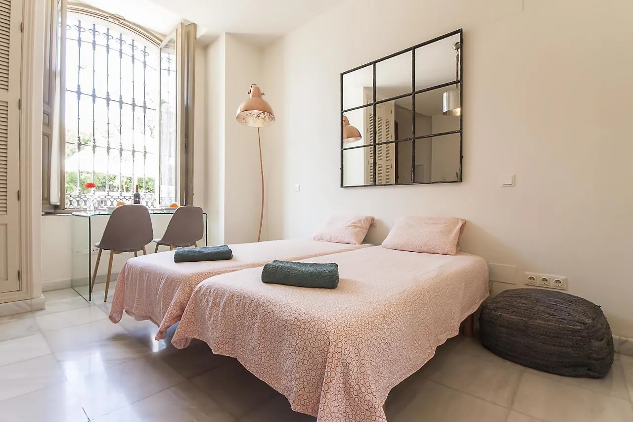 Cortina Apartments ! Malaga