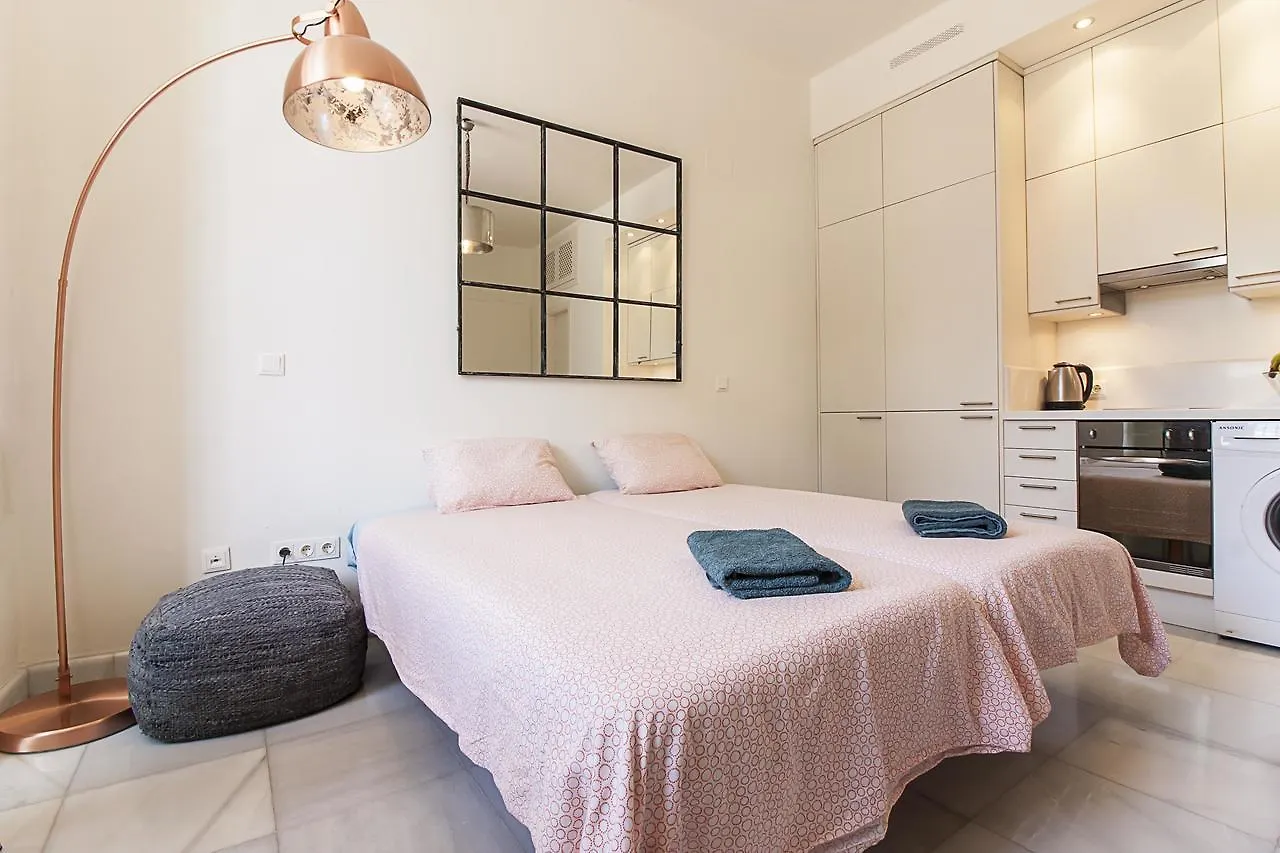 Cortina Apartments ! Malaga